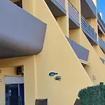 Meia Terrace アパート